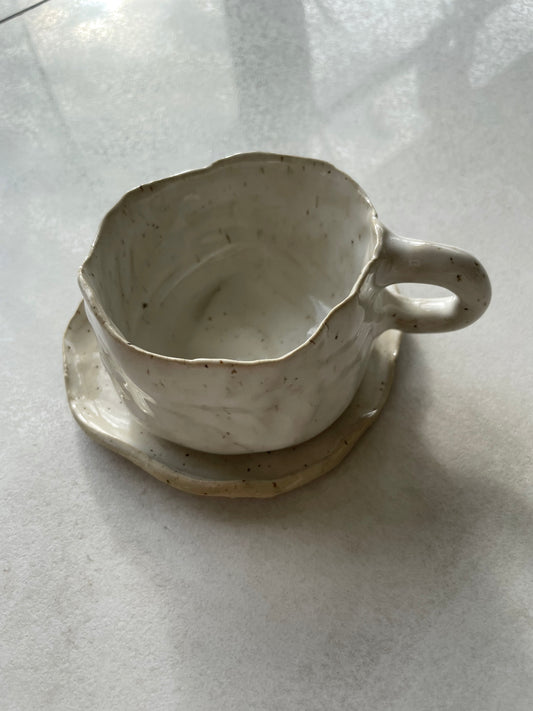 chubby mug with coaster - white/cream dotted