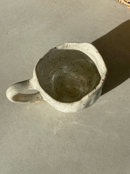 chubby mug - white/beige dotted